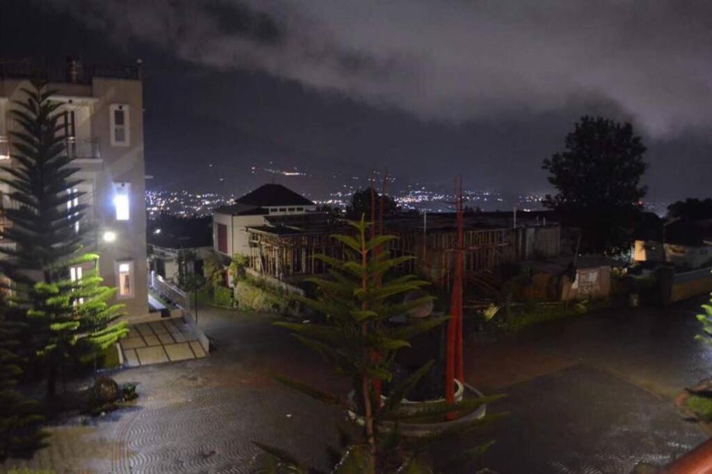 Villa Agro Kusuma Pinus R7 Batu  Eksteriør bilde